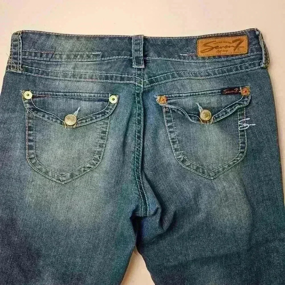 Seven Denim Knee Length Distressed Size 8 Crop - Picture 9 of 10
